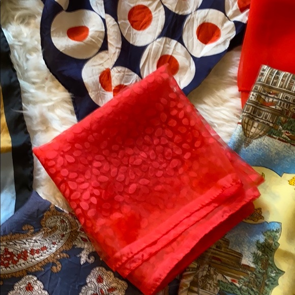 Vintage Scarves ๐งฃ - Picture 4 of 12